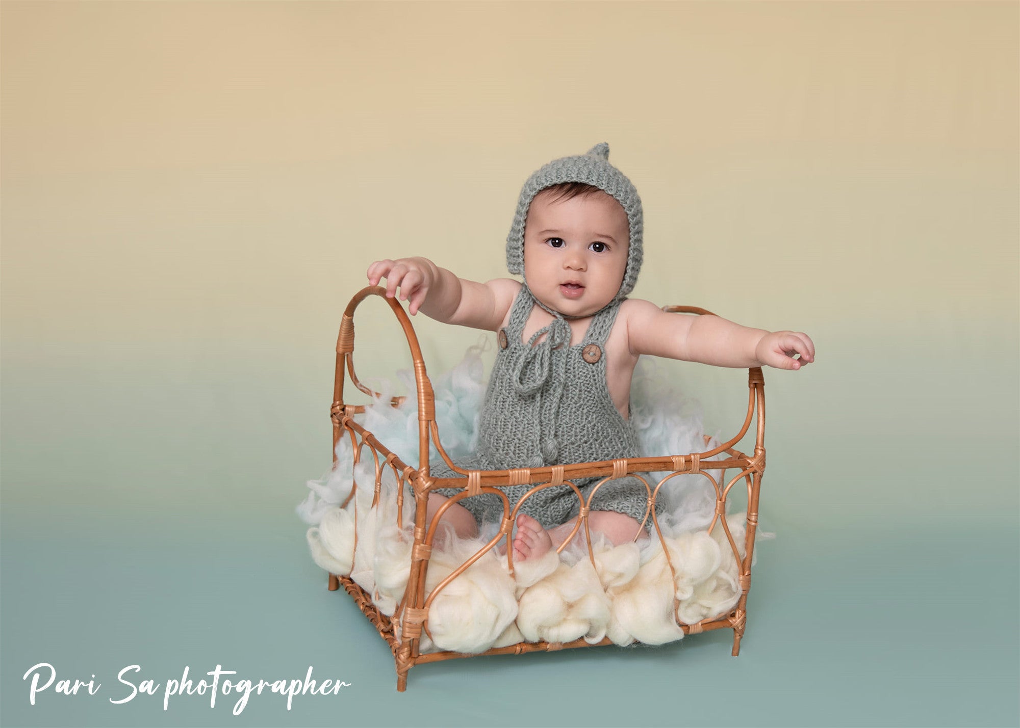 Avezano Yellow Fades To Green Gradient Backdrop For Portrait Photography-AVEZANO